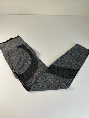 Victoria's Secret Gray and Black Seamless Leggings